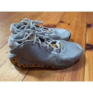 Nike Boys 6.5Y Zoom Freak 1 Gs Basketball Shoes Gray BQ5633-005 Graffiti